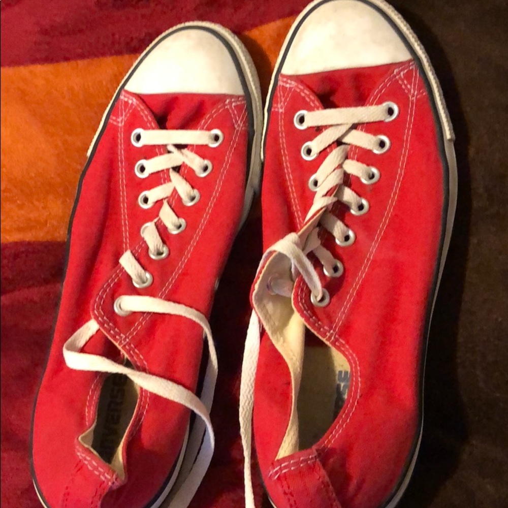 Men (or women’s ) red converse size 10